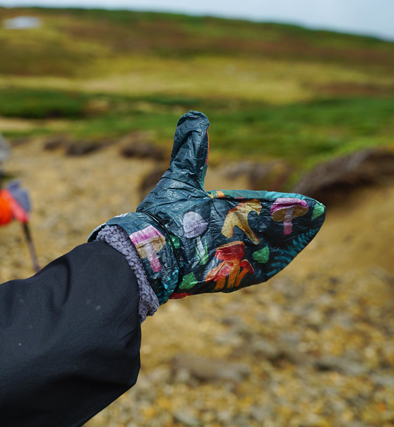 HIGH TAIL DESIGNS × Ash Ryan / Ultralight Rain Mitt